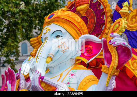 Statue de gonflable Seigneur Ganesha aux célébrations du Diwali à Londres. Le Diwali ou Deepawali, est la fête hindoue des lumières a célébré au cours de l'Hindu L Banque D'Images