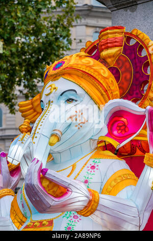 Statue de gonflable Seigneur Ganesha aux célébrations du Diwali à Londres. Le Diwali ou Deepawali, est la fête hindoue des lumières a célébré au cours de l'Hindu L Banque D'Images