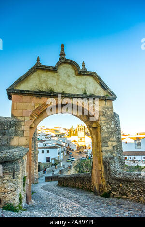 Puerta de Felipe V ou Arco de Felipe V, historique et artistique de Ronda, Malaga, Andalousie, Espagne, la péninsule ibérique Banque D'Images