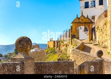 Puerta de Felipe V ou Arco de Felipe V, historique et artistique de Ronda, Malaga, Andalousie, Espagne, la péninsule ibérique Banque D'Images