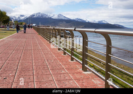 Promenade et le Canal Beagle Ushuaia, Tierra del Fuego, Argentina Banque D'Images