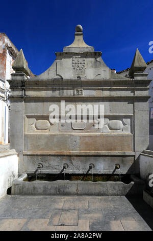 Le Bicas Velhas Fontaine, datée de 1887, la ville de Loulé, Algarve, Portugal, Europe Banque D'Images