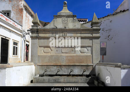 Le Bicas Velhas Fontaine, datée de 1887, la ville de Loulé, Algarve, Portugal, Europe Banque D'Images