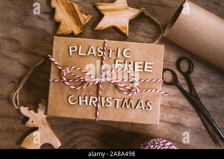 Cadeau de Noël avec des lettres sur elle Banque D'Images