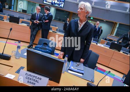 Bruxelles, Belgique. Nov 7, 2019. Christine Lagarde (avant), Président de la Banque centrale européenne, attend d'assister à la réunion de l'Eurogroupe à Bruxelles, Belgique, le 7 novembre, 2019. La Commission européenne a déclaré jeudi que la zone euro produit intérieur brut (PIB) devrait augmenter de 1,1 pour cent en 2019 et de 1,2  % en 2020 et 2021. Par rapport aux projections de l'Union européenne est le bras exécutif publié en juillet, la prévision de croissance a été réduit de 0,1 points de pourcentage pour 2019 et de 0,2 points de pourcentage pour 2020. Credit : Riccardo Pareggiani/Xinhua/Alamy Live News Banque D'Images