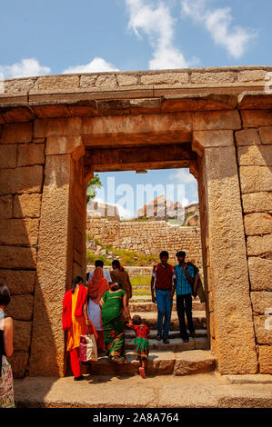 Les Indiens visitant Fort Chitradurga, Karnataka, Inde Banque D'Images