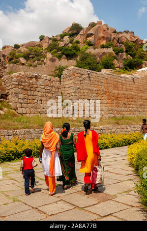 Les Indiens visitant Fort Chitradurga, Karnataka, Inde Banque D'Images