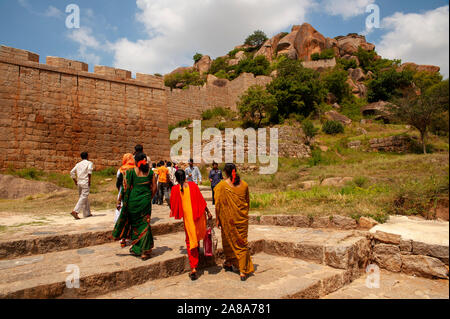 Les Indiens visitant Fort Chitradurga, Karnataka, Inde Banque D'Images