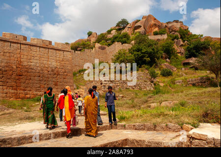 Les Indiens visitant Fort Chitradurga, Karnataka, Inde Banque D'Images