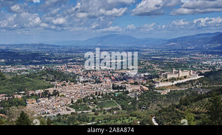 Vue panoramique de la ville de Spoleto, Ombrie, Italie, Europe Banque D'Images