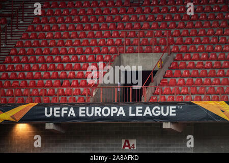 07 novembre 2019, Belgique, Liège : Soccer : Europa League, Standard Liège - Eintracht Frankfurt, phase Groupe, Groupe F, 4e journée. Le bloc ventilateur invité vide. La Fédération Européenne de Football UEFA avait exclu l'Eintracht fans en octobre pour deux matches à l'extérieur. Photo : Marius Becker/dpa Banque D'Images