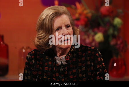 Lady Anne Glenconner pendant le tournage pour le Graham Norton Show à BBC Television Centre 6 Studioworks, Wood Lane, Londres, pour être diffusé sur BBC One le vendredi soir. PA Photo. Photo date : Jeudi 7 novembre 2019. Crédit photo doit se lire : PA au nom de tant d'images satellite Banque D'Images