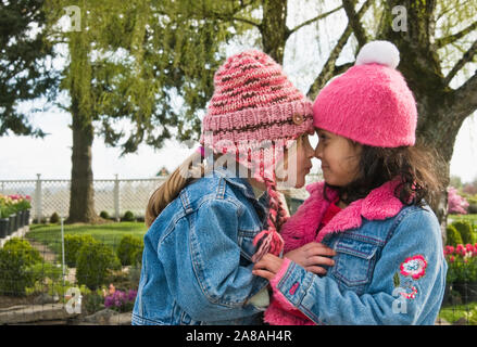 2 petites filles. Banque D'Images