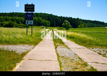 Route des Frontières de l'ancienne frontière allemande intérieure entre RDA et l'Allemagne à Behrungen Banque D'Images