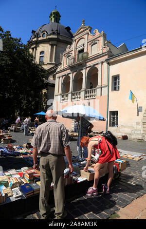 Marché aux puces-book-sur Muzeina square, Lviv, Ukraine Banque D'Images