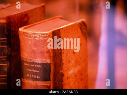 Close-up of relié en cuir rouge livres allemands, Berne, Suisse Banque D'Images
