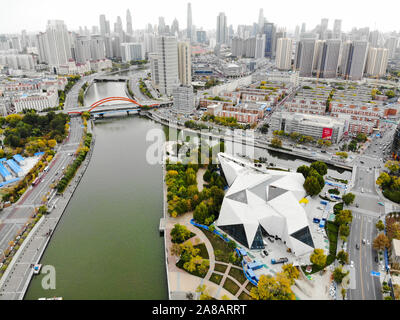 Vue aérienne de la ville de Tianjin Haihe river avec et gratte-ciel. Paysage architectural urbain de ville moderne, Chine. Octobre 28th, 2019 Banque D'Images