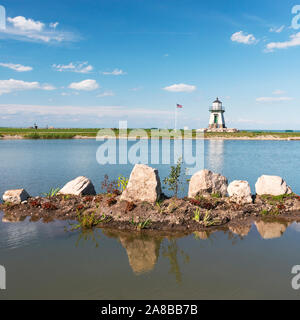 Port Clinton Light Station, Port Clinton, Ohio. Phare des Grands Lacs, le lac Érié est derrière elle, pris dans un petit étang à proximité. Voir plus d'info Banque D'Images