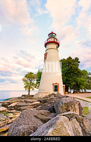 Marblehead Lighthouse sur le lac Érié à Marblehead Lighthouse State Park, Marblehead, Ohio l'automne 2918, le plus ancien phare des Grands Lacs depuis 1820 Banque D'Images