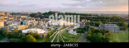 Portrait d'une ville, d'Holyrood Palace, notre terre dynamique et bâtiment du parlement écossais, Edimbourg, Ecosse Banque D'Images