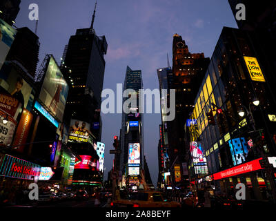 Gratte-ciel dans une ville, Times Square, Manhattan, New York City, New York State, USA Banque D'Images