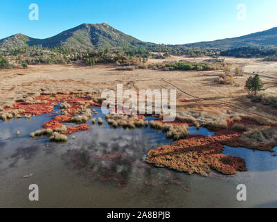 Vue aérienne du lac Cuyamaca, réservoir 110 acres et une zone de loisirs dans l'est de montagnes Cuyamaca, située dans l'est de San Diego County, Californie, USA Banque D'Images