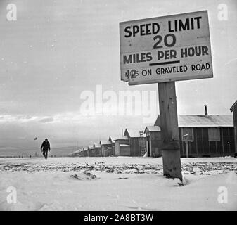 1/29/1943 - Lac Tule Centre de réinstallation, Newell, en Californie. Vue de l'est à la Caserne incendie sur la main. Banque D'Images