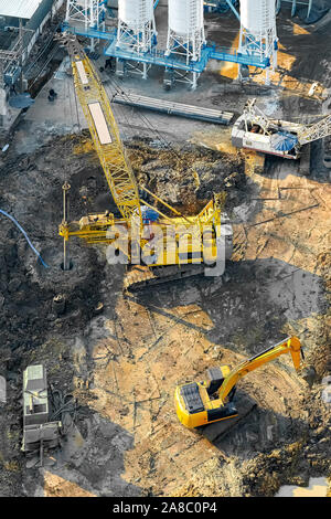 Vue aérienne de pieux forés en béton Travaux de la fondation sur un chantier de construction. Banque D'Images