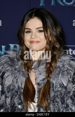 Hollywood, CA. 07Th Nov, 2019. Selena Gomez assiste à la première mondiale du Disney's 'Frozen II' au Kodak Theater le 7 novembre 2019 à Los Angeles, CA. Credit : Arc Sh/Espace d'image/media/Alamy Punch Live News Banque D'Images