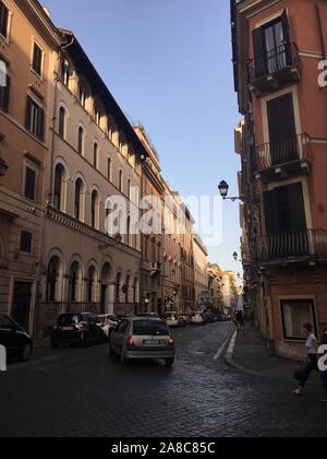 L'Italie, l'Italie, la Chine. Nov 8, 2019. ¯ItalyÃ Â¼Å«La Plaza de España en Italie a été le cadre de la Film Roman Holiday.Il est situé dans la région de Trinity Church, Italie.Plaza y compris le Governor's Mansion, jardins, chocolat maison, Spanish Arch et d'autres bâtiments. Crédit : SIPA Asie/ZUMA/Alamy Fil Live News Banque D'Images
