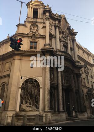 L'Italie, l'Italie, la Chine. Nov 8, 2019. ¯ItalyÃ Â¼Å«La Plaza de España en Italie a été le cadre de la Film Roman Holiday.Il est situé dans la région de Trinity Church, Italie.Plaza y compris le Governor's Mansion, jardins, chocolat maison, Spanish Arch et d'autres bâtiments. Crédit : SIPA Asie/ZUMA/Alamy Fil Live News Banque D'Images