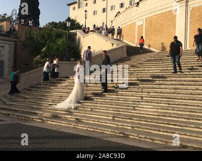 L'Italie, l'Italie, la Chine. Nov 8, 2019. ¯ItalyÃ Â¼Å«La Plaza de España en Italie a été le cadre de la Film Roman Holiday.Il est situé dans la région de Trinity Church, Italie.Plaza y compris le Governor's Mansion, jardins, chocolat maison, Spanish Arch et d'autres bâtiments. Crédit : SIPA Asie/ZUMA/Alamy Fil Live News Banque D'Images