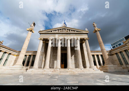 Bâtiment néoclassique de Greek Academy of Sciences and Arts construite en 1859 Banque D'Images