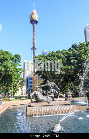 Sydney, Australie - 24 mars 2013 : Le J F Archibald fontaine avec la Westfield tower en arrière-plan, la fontaine est situé dans la région de Hyde Park. Banque D'Images