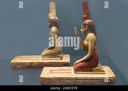Statuettes en bois peint d'Isis et Nephthys. Période d'Ptolomaic 305-30 avant J.-C. dans le British Museum, Londres Banque D'Images