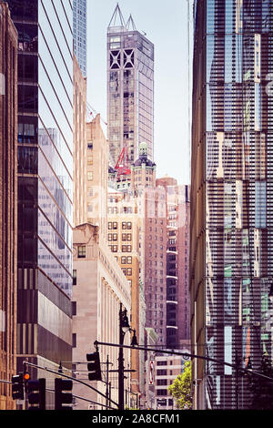 Les tons de couleur photo de New York City architecture variée au coucher du soleil, aux États-Unis. Banque D'Images