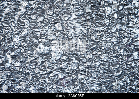 Fond plein cadre de mur texturé peint en argent liquide fondu Banque D'Images