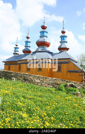 L'Église Orthodoxe en bois à Komancza, au sud-est de la Pologne Banque D'Images