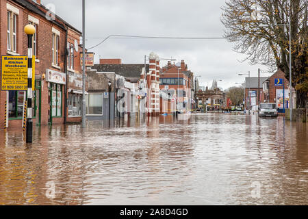 Worksop, Royaume-Uni. 8 novembre 2019. Inondations en Worksop, Royaume-Uni, suite à de fortes pluies qui ont causé la rivière à Ryton burst c'est les banques. Credit : Andy Gallagher/Alamy Live News Banque D'Images