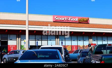 SMART & FINAL Extra ! Des plats de style Entrepôt et magasin d'alimentation situé à Los Angeles Banque D'Images