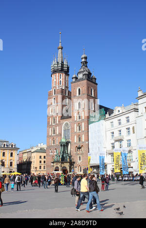 Cracovie, Pologne - 21 avril : sur la place principale Rynek 21 avril 2013 à Cracovie en Pologne. Rynek est l'un des plus populaires destinations de voyage Banque D'Images