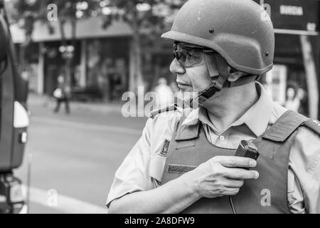 Santiago de Chile Chili le 6 novembre 2019 Agent de police des carabiniers portrait lors des dernières émeutes et affrontements entre la police et les manifestants Banque D'Images