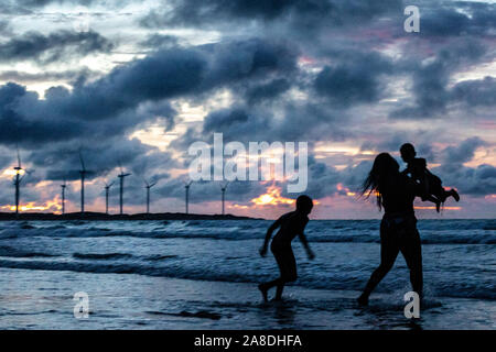 Coucher du soleil à icarai de amontada céara au nord-est braz Banque D'Images