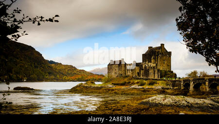 Le Château d'Eilean Donan sur les rives du Loch Duich sur la route de l'Isles et Skye, Highlnads d'Écosse Banque D'Images