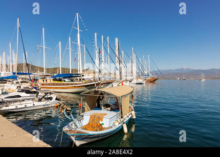 Bateaux dans port de histori ville de Fethiye en Turquie. Banque D'Images