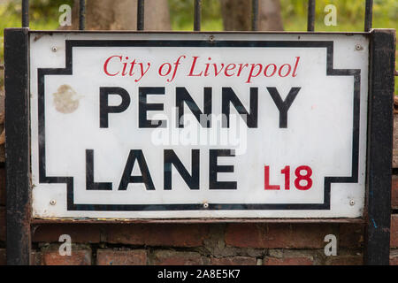 Liverpool, Royaume-Uni - 31 octobre 2019 : Penny Lane road sign. Une destination touristique populaire dans la région de Liverpool, Royaume-Uni Banque D'Images