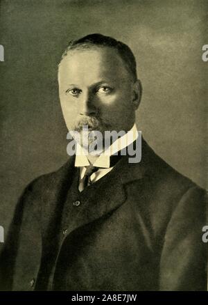 'Le Lieut. Le général l'Honorable J. C. Smuts', c1916, C1920). Portrait de Jan Christiaan Smuts (1870-1950), de l'Afrique du Sud du Commonwealth britannique et homme d'État. Smuts commandos led dans la Deuxième Guerre des Boers pour le Transvaal. Au cours de la Première Guerre mondiale, il a dirigé les armées d'Afrique du Sud contre l'Allemagne, la capture de la Namibie et le commandant de l'Armée britannique en Afrique de l'Est. Il est devenu un maréchal dans l'Armée britannique en 1940, et a servi dans le Cabinet de guerre impérial sous Winston Churchill. À partir de "la Grande Guerre mondiale : une histoire", Volume VI, sous la direction de Frank UN Mumby. [Le Gresham Publishing Company Ltd, L Banque D'Images