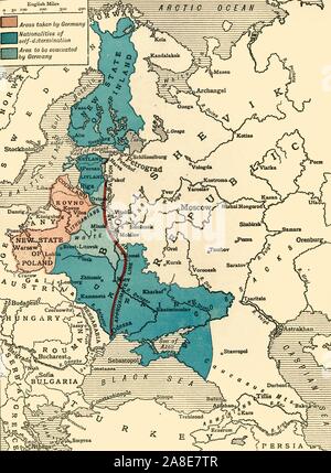 'Map illustrant les traités de Brest-Litovsk', Première Guerre mondiale, c1918, C1920). Rose : "Domaines prises par l'Allemagne' ; bleu foncé : 'nationalités d'autodétermination' ; bleu clair : "Espace d'être évacué par l'Allemagne". Le Traité de Brest-Litovsk, également connu sous le nom de Brest la paix en Russie, est un traité de paix signé le 3 mars 1918 entre le nouveau gouvernement de la Russie bolchevique et les pouvoirs centraux (Empire allemand, l'Autriche-Hongrie, la Bulgarie et l'Empire ottoman), qui a mis fin à la participation de la Russie dans la Première Guerre mondiale à partir de "la Grande Guerre mondiale : une histoire", Volume VII, sous la direction de Frank UN Mumby. [Le Banque D'Images