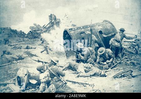 'Le Grand Jour à Courcelette', 1917. La bataille de Flers-Courcelette (15-22 septembre 1916) a été menée au cours de la bataille de la Somme, le Corps canadien se sont battus pour la première fois. De "La guerre d'Album De Luxe - Le Volume VII. La campagne d'automne de 1916", édité par J. A. Hammerton. [L'Amalgamated Press, Limited, Londres, 1917] Banque D'Images