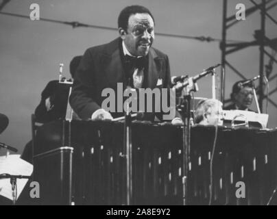 Lionel Hampton Big Band, Capital Radio Jazz Festival, Knebworth, Herts, 1982. Hampton est un vibraphoniste de jazz, pianiste, percussionniste, chef de groupe et l'acteur. Banque D'Images